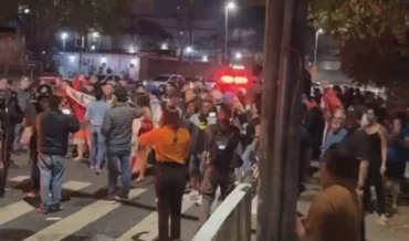 Manifestação fecha avenida na Zona Sul de SP na noite desta quarta (24)