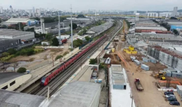 Primeiros pilares surgem na obra do monotrilho no Ipiranga